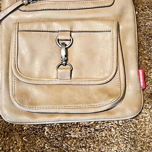 New Unionbay Spring Vegan Tan 9x10 Crossbody front pockets Limited Edition 90s - Picture 2 of 5
